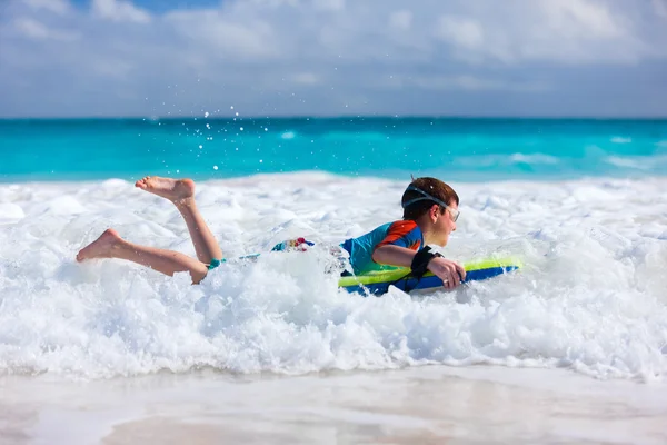 Boy swimming on boogie board — Stock Photo, Image