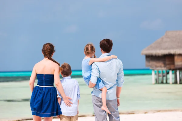 Familie im Urlaub — Stockfoto