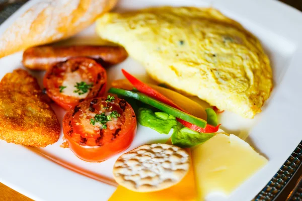 Breakfast with omelet — Stock Photo, Image