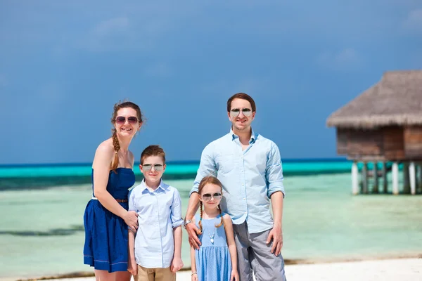 Familia en vacaciones de verano — Foto de Stock