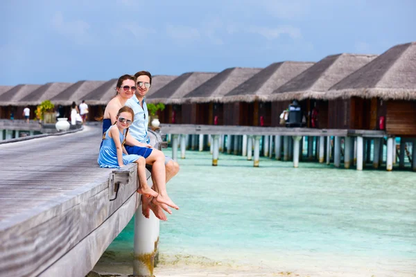Família em férias de verão no resort — Fotografia de Stock