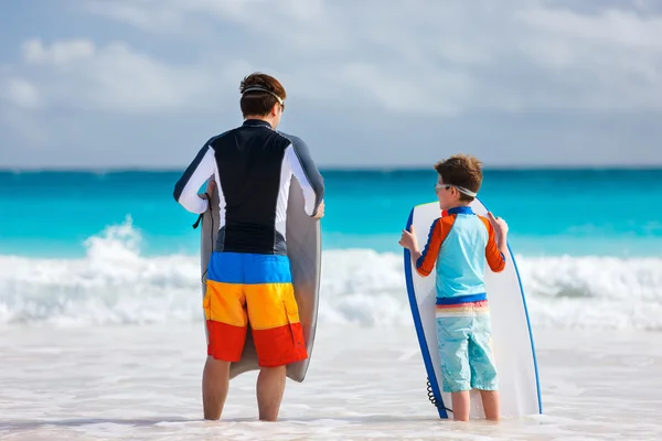 Diversión de playa familiar — Foto de Stock