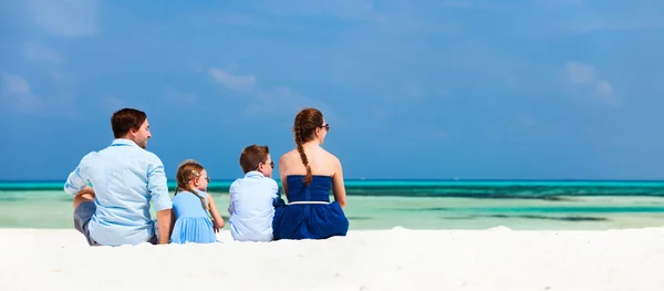 Rodina na letní prázdniny — Stock fotografie