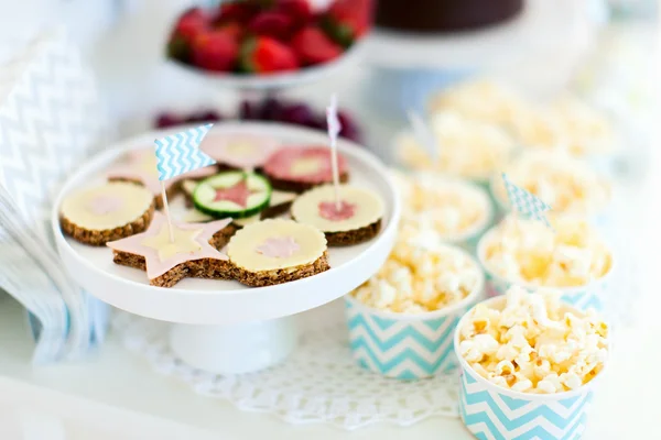 Snack e mesa de sobremesa — Fotografia de Stock