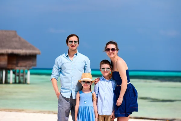 Familjen på sommarlovet — Stockfoto