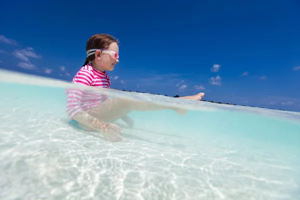 Little girl on vacation — Stock Photo, Image