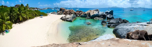 Belle plage tropicale aux Caraïbes — Photo