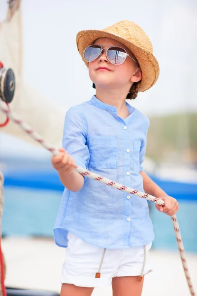 Little girl at luxury yacht — Stock Photo, Image