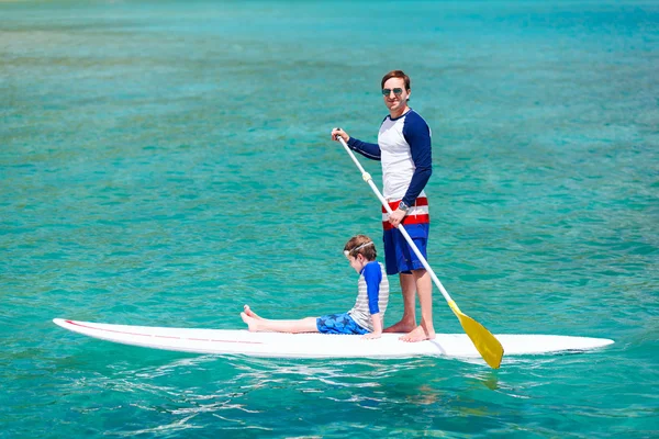 Father and son paddling — Stock Photo, Image