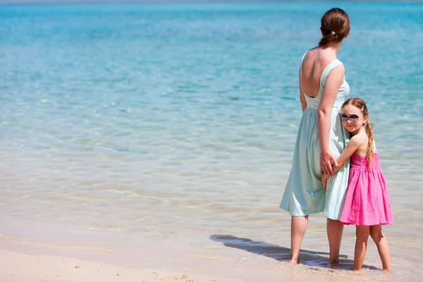 Mother and daughter on vacation — Stock Photo, Image