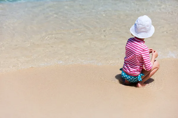 Kind op een tropische vakantie — Stockfoto