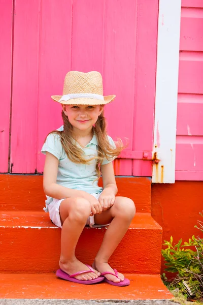 Schattig klein meisje — Stockfoto