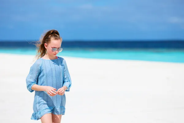 Menina Adorável Praia Durante Férias Verão — Fotografia de Stock