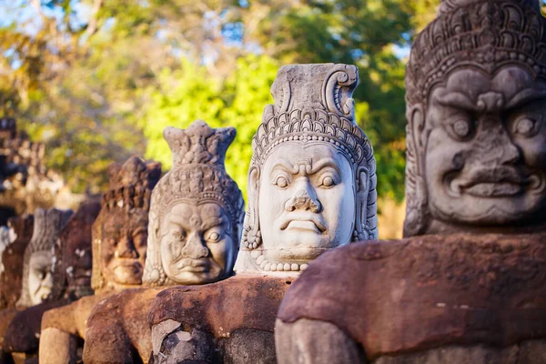 Estátuas Portão Sul Angkor Área Arqueológica Camboja — Fotografia de Stock