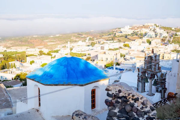Breathtaking View Pyrgos Village Traditional White Architecture Blue Domed Churches — Stock Photo, Image