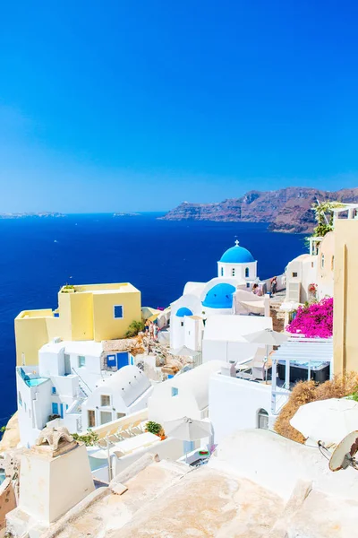 Церква Блакитним Куполом Навколо Мальовничого Острова Санторіні Греція — стокове фото