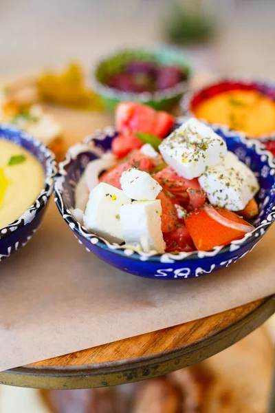 Selectie Van Traditionele Griekse Meze Fava Griekse Salade Olijven — Stockfoto