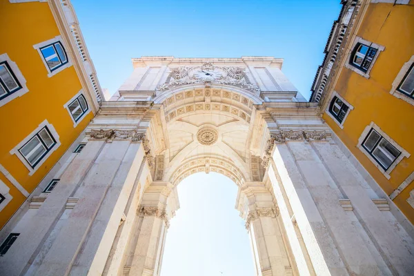 Olhando Para Icónica Augusta Street Triumphal Arch Praça Comércio Lisboa — Fotografia de Stock