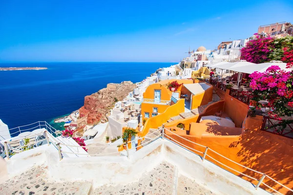 Úchvatný Pohled Vesnici Oia Krásnými Domy Ostrově Santorini Řecku — Stock fotografie