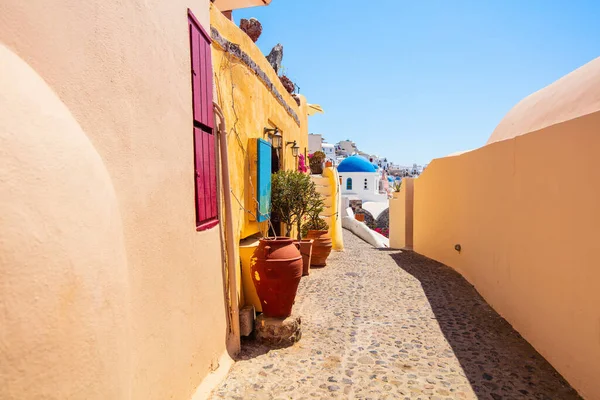 Blue Domed Church Oia Village Beautiful Island Santorini Greece — Stock Photo, Image