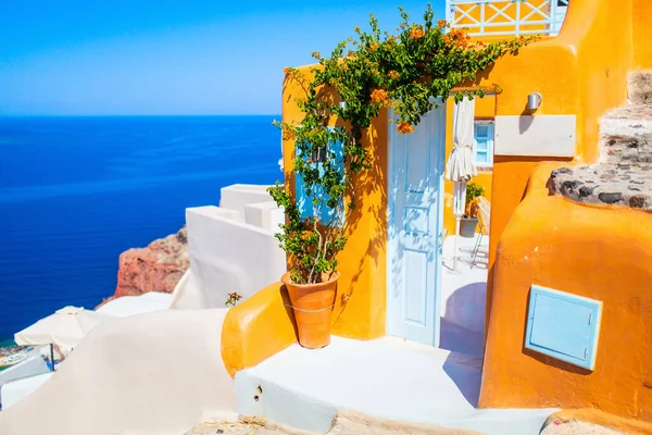 Vista Deslumbrante Aldeia Oia Com Belas Casas Ilha Santorini Grécia — Fotografia de Stock