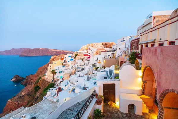 Vista Mozzafiato Del Villaggio Oia Con Architettura Tradizionale Bianca Chiese — Foto Stock