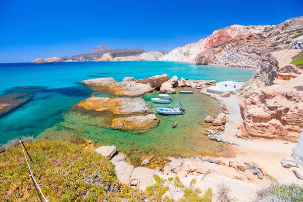 Idyllic Fyriplaka Beach Surrounded Beautiful Cliffs Greek Island Milos — Stock Photo, Image