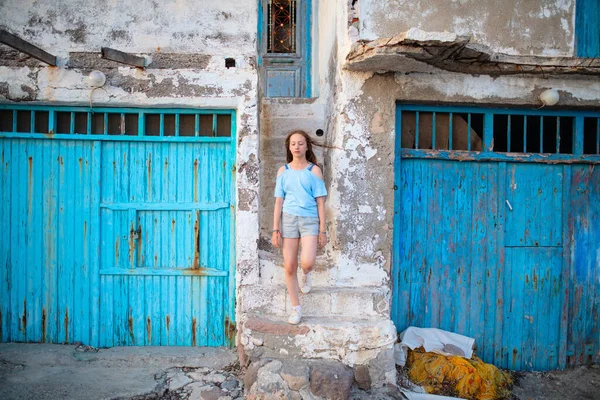 그리스의 밀로스 클리마를 즐겁게 방문하는 스러운 — 스톡 사진