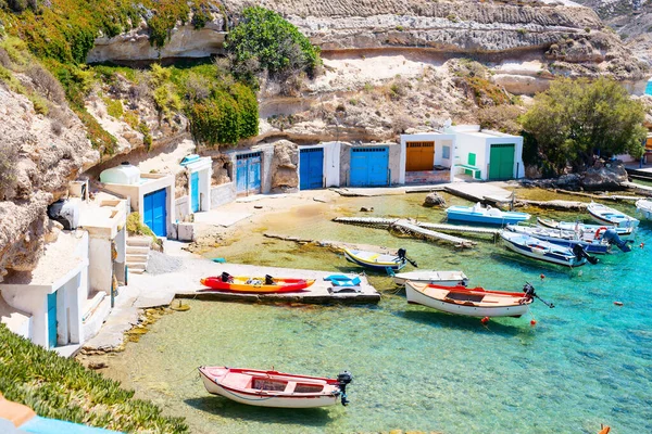 Traditional Fishing Village Mandrakia White Houses Colorful Doors Small Harbor — Stock Photo, Image