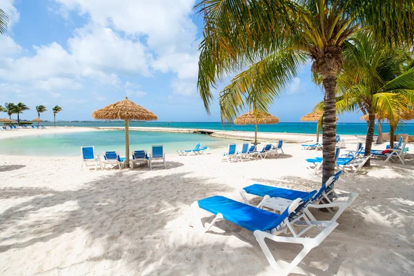 Idyllic Tropical Beach White Sand Palm Trees Turquoise Caribbean Sea — Foto de Stock