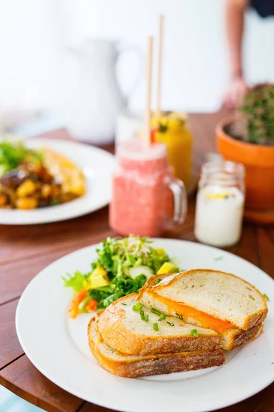 Delicious Grilled Cheese Sandwich Green Salad Served Lunch — 스톡 사진