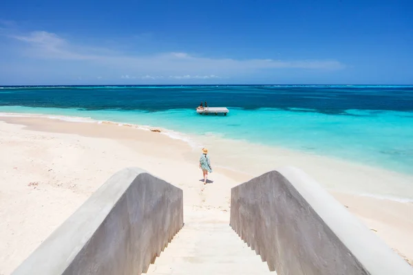 Back View Young Woman Walking White Sand Tropical Beach Surrounded — Stockfoto