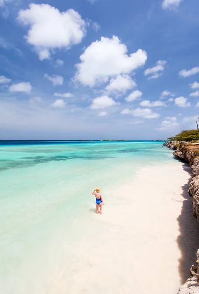 Back View Young Beautiful Woman White Sand Tropical Beach Aruba — Stockfoto