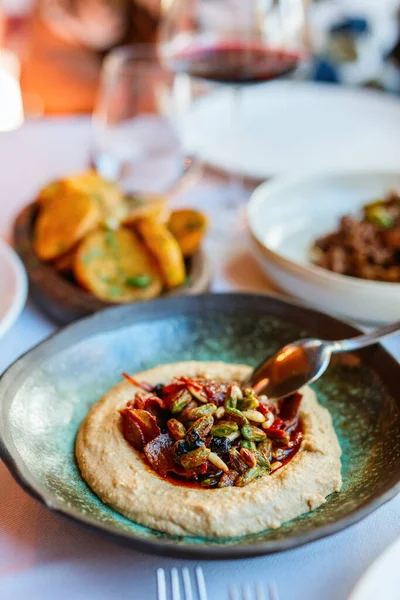 Authentic Turkish Hummus Topped Seeds Served Lunch Dinner Restaurant — 스톡 사진