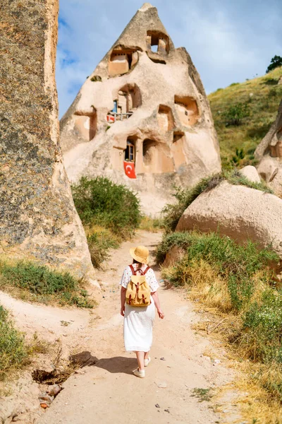 Back View Young Woman Exploring Valley Rock Formations Fairy Chimneys — 스톡 사진