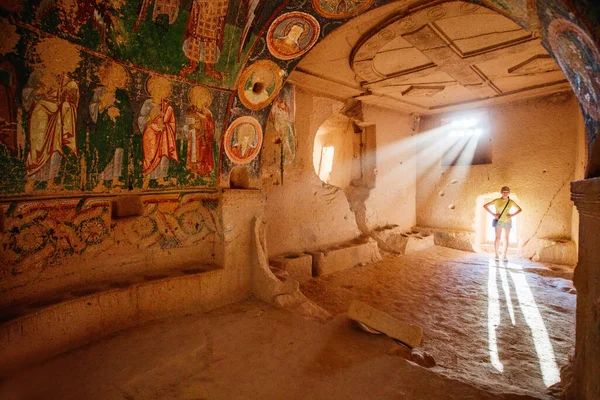 Teenage Girl Exploring Cave Church Rose Valley Cappadocia Turkey Dated — Stok fotoğraf