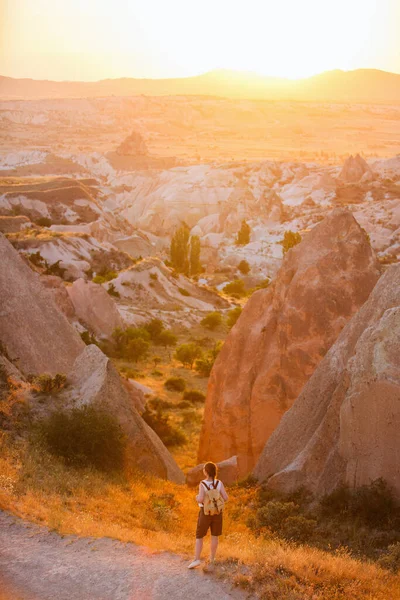 Young Woman Enjoying Stunning Sunset While Hiking Red Valley Cappadocia — Stock fotografie