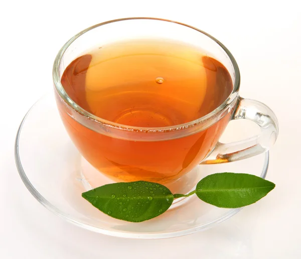 Cup with tea and a green leaf — Stock Photo, Image