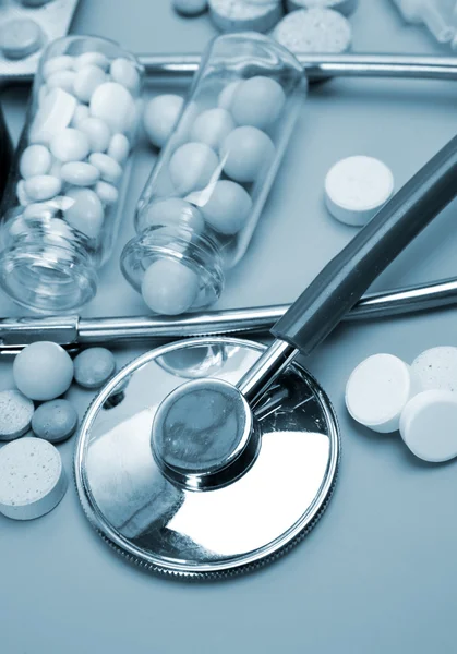 Tabletten zur Behandlung von Krankheiten lizenzfreie Stockfotos