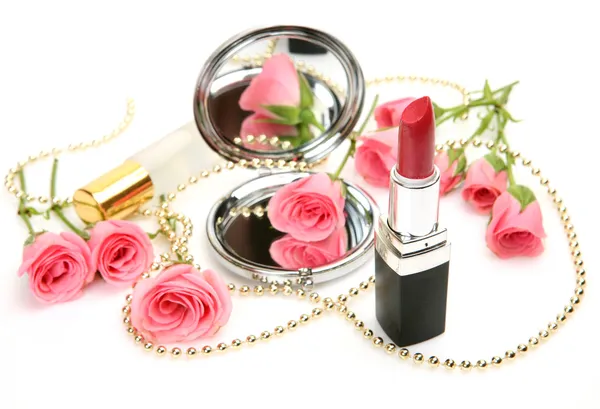 Rosas rosa e batom — Fotografia de Stock