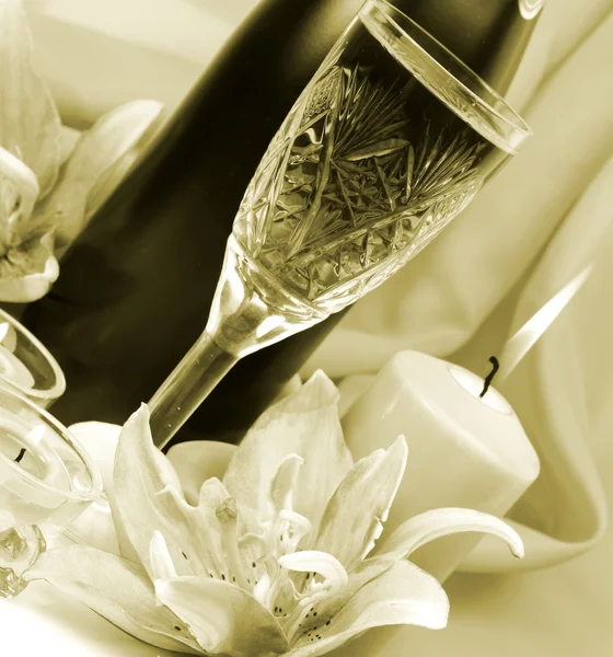 Champagner und Blumen — Stockfoto