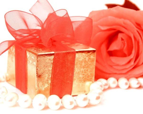 Box with a gift and rose — Stock Photo, Image