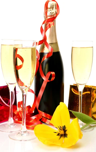 Champagner und Geschenke — Stockfoto