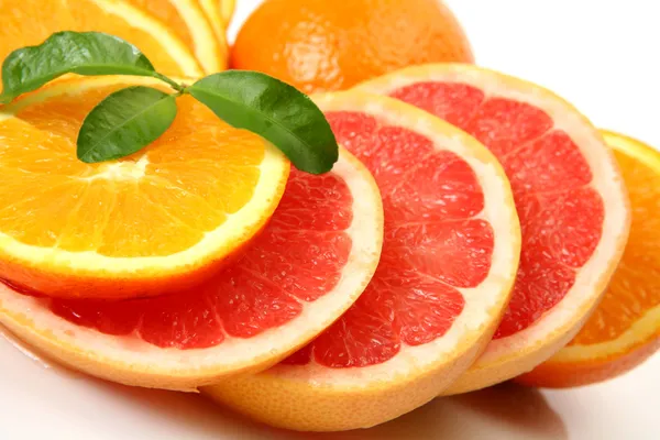Reife Orangen und Mandarinen — Stockfoto