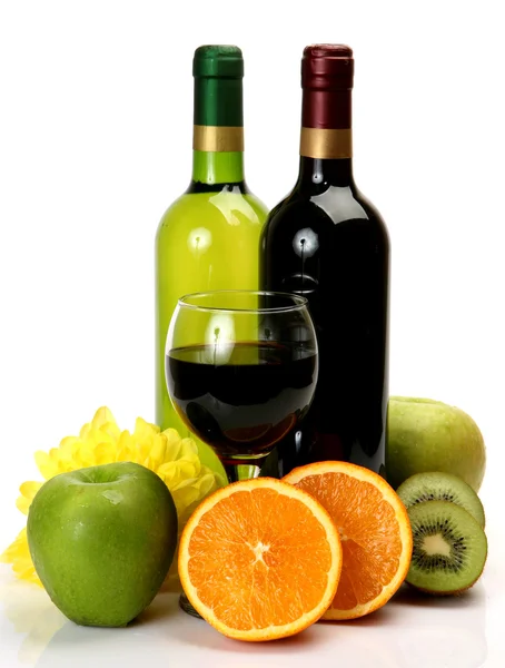 Вино і стиглі фрукти — стокове фото