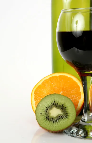 Wine and ripe fruit — Stock Photo, Image