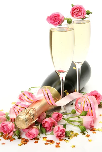 Champagne och rosa rosor — Stockfoto