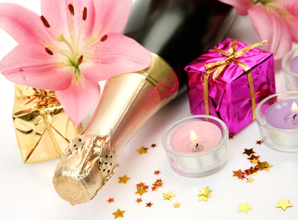 Pezsgő és rózsaszín liliom — Stock Fotó