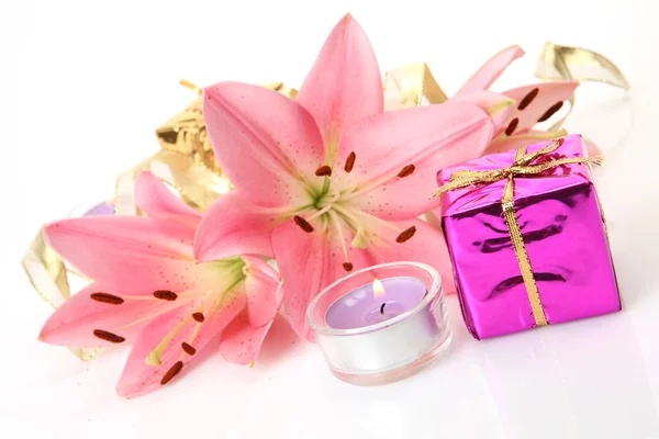 Pink lilies and candles — Stock Photo, Image