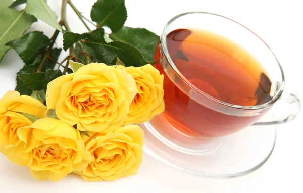 Tea and yellow roses — Stock Photo, Image